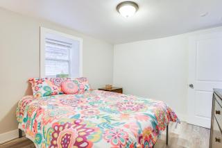 3 Mi to Jackson Park Cozy Couples Getaway with Yard - Chicago - 1