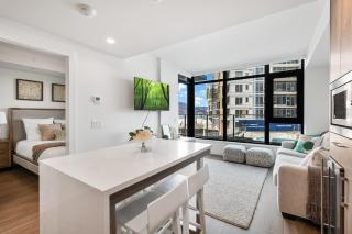 AQUA Corner Unit w Balcony and Amazing View #614 - Kelowna - 0