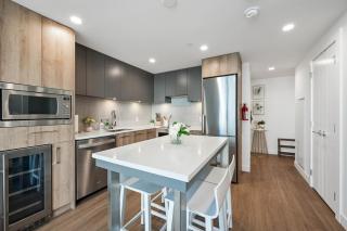 AQUA Corner Unit w Balcony and Amazing View #614 - 2
