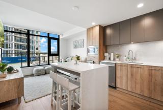AQUA Corner Unit w Balcony and Amazing View #614 - 3