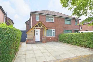 Polaris House - sleeps 6, driveway, garden - Crewe - 8