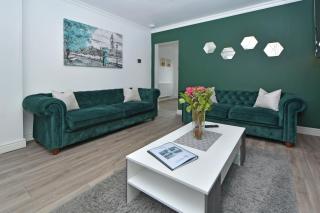 Polaris House - sleeps 6, driveway, garden - Crewe - 7