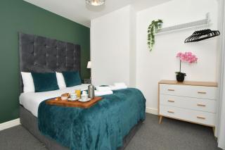 Polaris House - sleeps 6, driveway, garden - Crewe - 5
