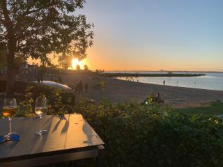 BEACH VILLA in erster Reihe - direkter Strandzugang - eingezäunter Garten - Dachterrasse - 2 Gartenterrassen - Terrassendach - Grill mit Plancha - XXL Meerblick - Bar - SONOS Soundanlage - Pool Whirlpool - kinderfreundlich - Hunde willkommen - Hulshorst - 1
