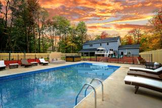 The Poconest - Luxurious Mountain Mansion - 8