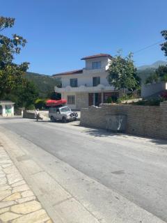 Guest House Nuhellari - Çorovodë - 9