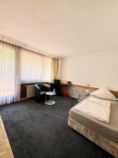 Hotel Wasserfall Garni - Oberndorf - 1