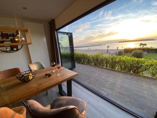 BEACH VILLA in erster Reihe - direkter Strandzugang - eingezäunter Garten - Dachterrasse - 2 Gartenterrassen - Terrassendach - Grill mit Plancha - XXL Meerblick - Bar - SONOS Soundanlage - Pool Whirlpool - kinderfreundlich - Hunde willkommen - 9
