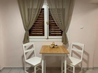 Irene's Studio - Artemida - 3
