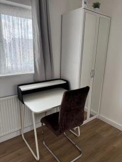 Modern double bed - Central Dartford - Dartford - 4