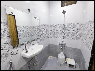 U1 Hotel Family Inn - Aurangabad - 2