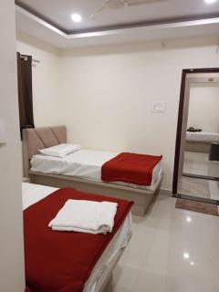 Sahasra Sree Suites Inn - Hyderabad - 5