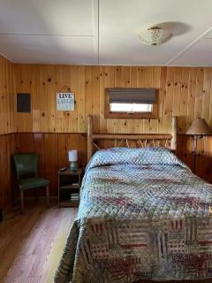 The Elms Waterfront Cottages - Lake Luzerne - 5