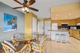 Experience luxury in a spacious 900 sq ft condo in South Kihei, featuring 2 bedrooms with king beds MBG402 - Wailea - 1