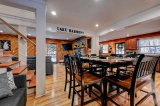 Cozy mountain house with beach access and firepit - Lake Harmony - 6