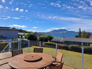 Bay Views on Isobel Modern home in a great location - 0