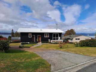 Bay Views on Isobel Modern home in a great location - 8