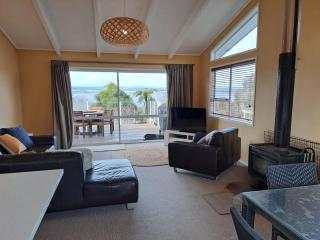 Bay Views on Isobel Modern home in a great location - 6