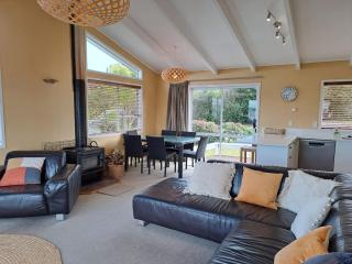 Bay Views on Isobel Modern home in a great location - 3