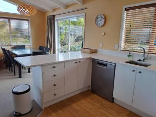 Bay Views on Isobel Modern home in a great location - 1