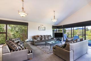 Riverside Villa - Spacious home in a stunning location - 6