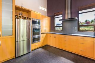 Riverside Villa - Spacious home in a stunning location - 5