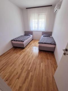 New apartment - private parking - 5