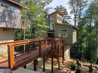 NuWay Treehouse Cabin 5 minutes to Dollywood - 3