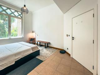 Spacious, Sleek, Luxury Living - 7