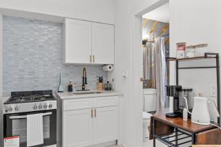 Modern Studio Free Parking Near NYC - Jersey City - 7