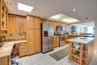 Amazing Beachfront Condo with Pool & Hot Tub - Bradenton Beach - 3