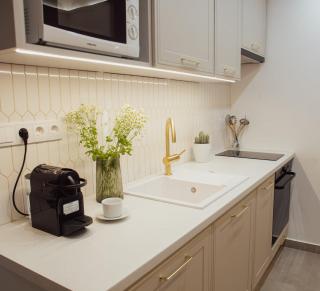 NEW Downtown Apt w Breakfast&Parking Option - 2
