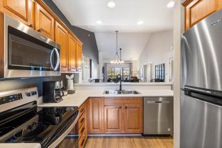 T Time Getaway - Overlooking Golf Views - Branson West - 4