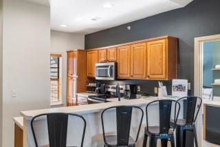 T Time Getaway - Overlooking Golf Views - Branson West - 1