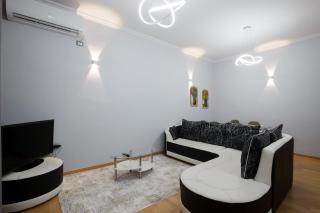 Spacious Modern Apartment with Stunning Town Views - Gjirokastër - 0