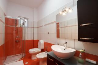 Spacious Modern Apartment with Stunning Town Views - Gjirokastër - 5