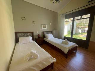 West Pool House - Kineta - 3