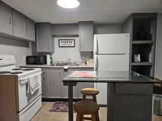 Bright and Cozy Studio - Riverview - 4
