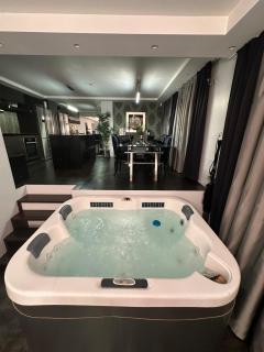 B&M Jacuzzi & Party time - Vilnius - 0