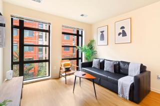Comfort & Convenience in Trendy Crystal City Loft - Arlington - 3