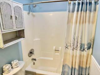 New Listing Sands Villa Steps to the Beach Flip-Flop Getaways - Hilton Head Island - 2