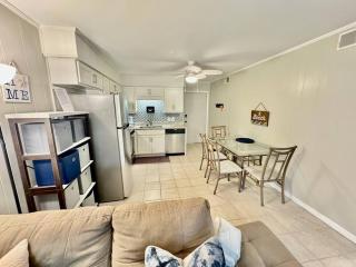 New Listing Sands Villa Steps to the Beach Flip-Flop Getaways - Hilton Head Island - 8