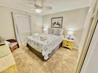 New Listing Sands Villa Steps to the Beach Flip-Flop Getaways - Hilton Head Island - 1