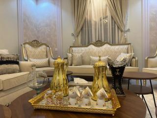 The Ground Luxe 6BR Luxury with Courtyard Charm - Taif - 0