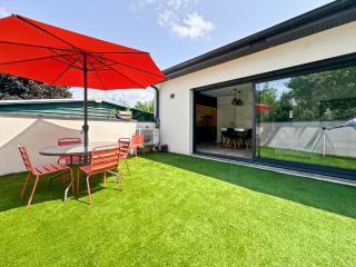 Modern 2 bedroom house, sleeps up to 6 - Saint-Didier-de-Formans - 0