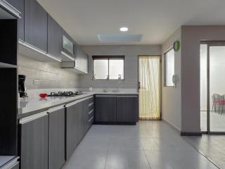 Villa Gran Encuentro Space and Comfort y 2 garages - Cuenca - 3