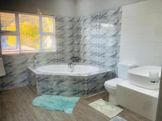 Ndaba Golf Lodge & Hello Beautiful Day Spa - Queenstown - 6