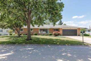 Stadium District Resch 3 BR Sleeps 8 - 5