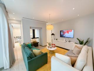 Luxurious 3-Bedroom & 3 Bathroom flat with Indoor fireplace and patio in central Mayfair - London - 0
