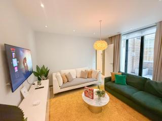 Luxurious 3-Bedroom & 3 Bathroom flat with Indoor fireplace and patio in central Mayfair - London - 8